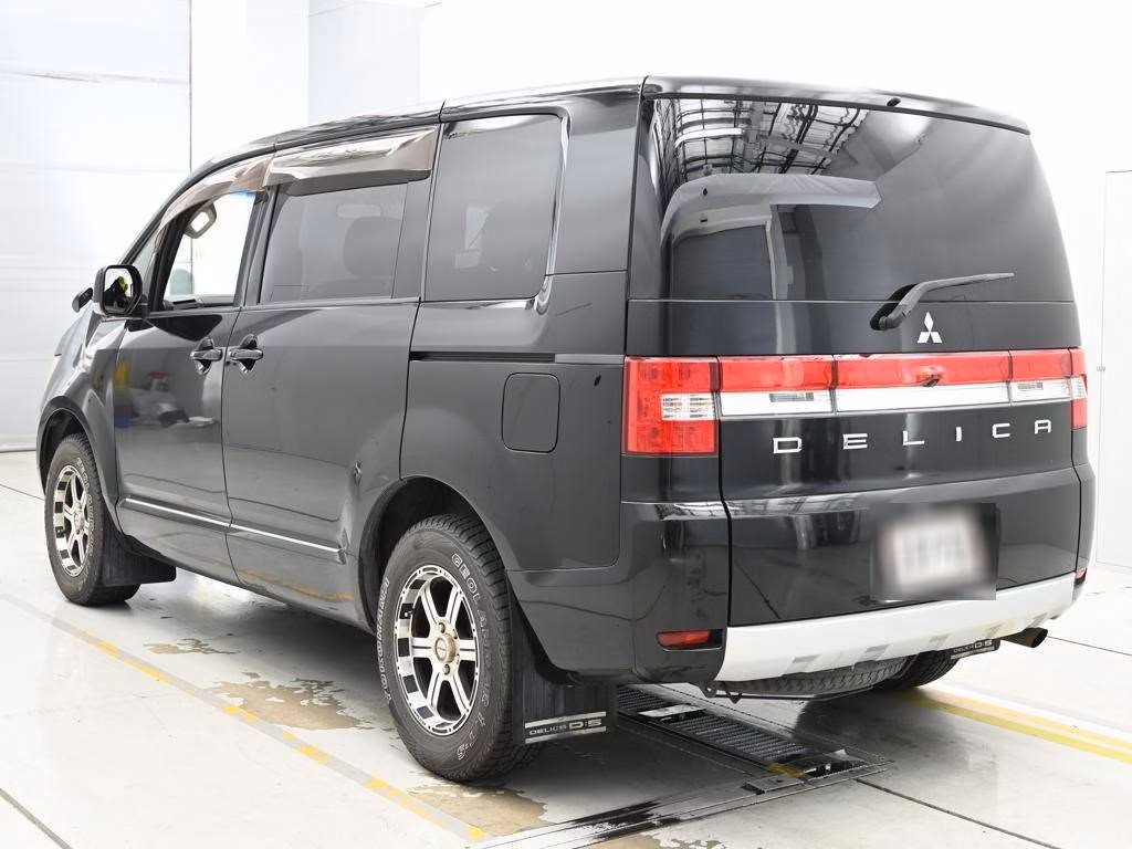 MITSUBISHI DELICA D:5