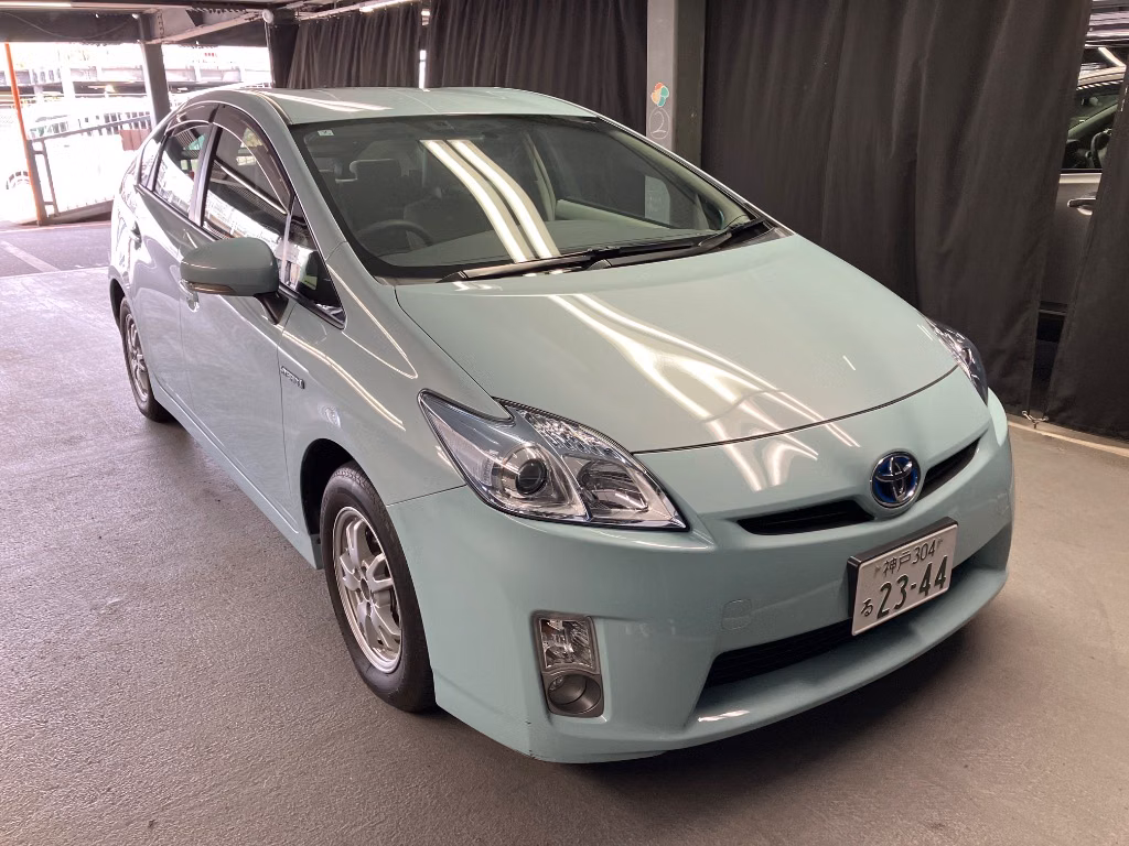 TOYOTA PRIUS