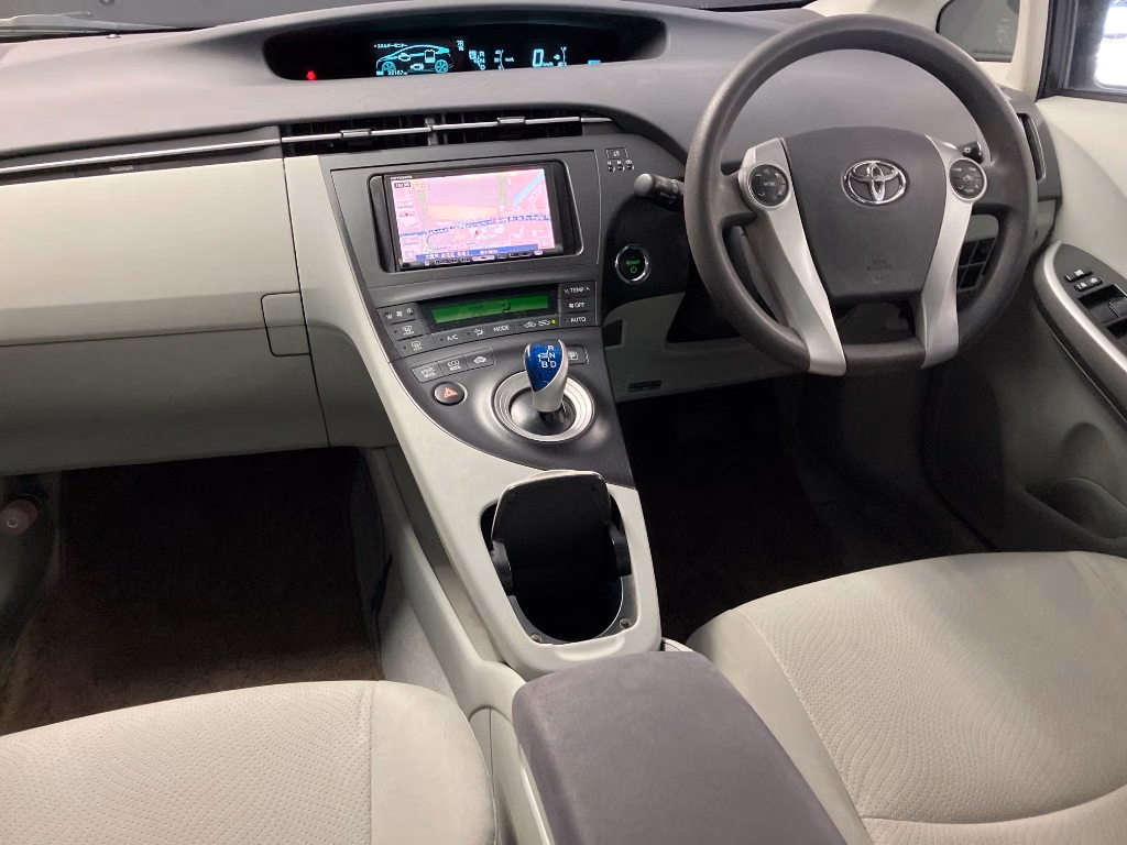 TOYOTA PRIUS