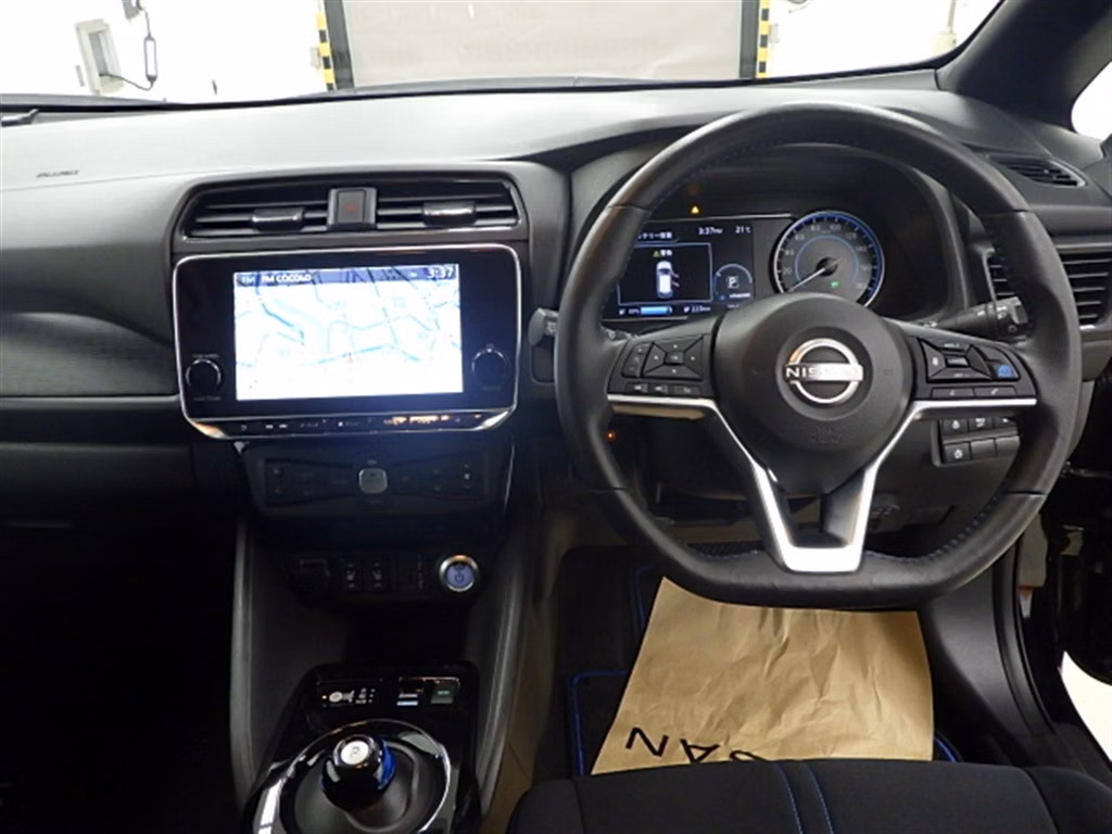 NISSAN LEAF