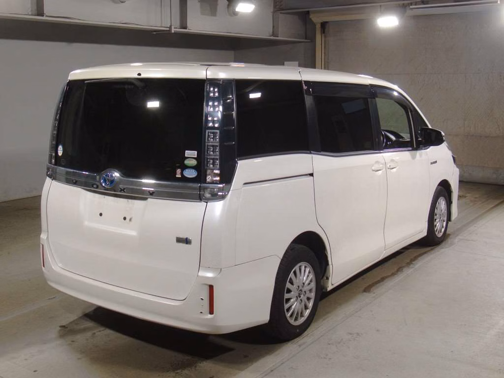 TOYOTA VOXY