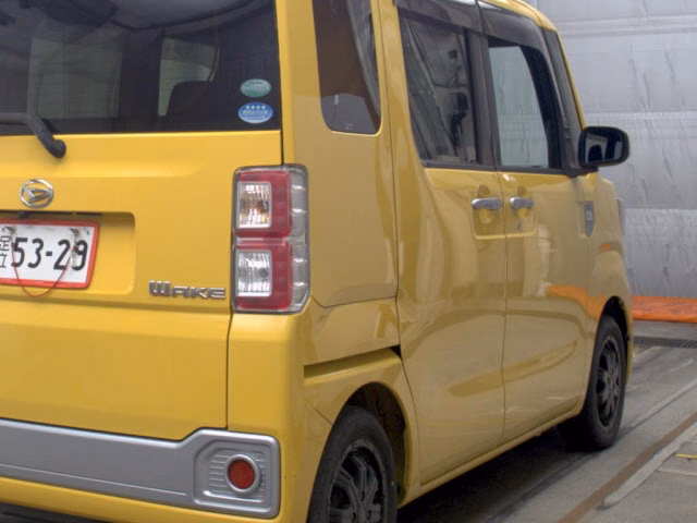 DAIHATSU WAKE