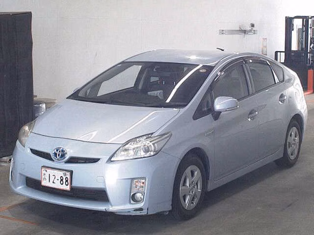 TOYOTA PRIUS