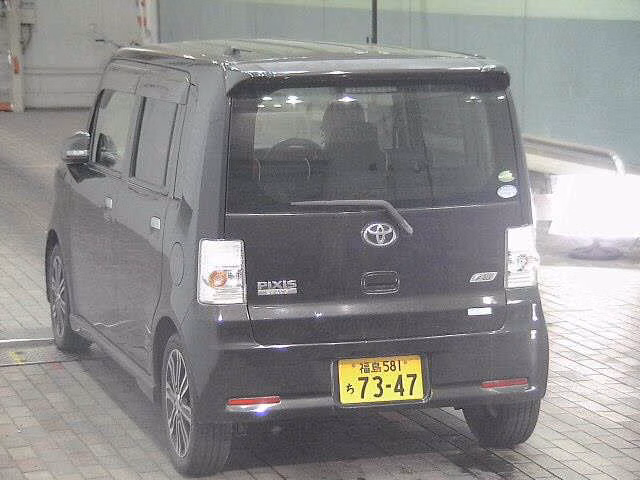 TOYOTA PIXIS SPACE