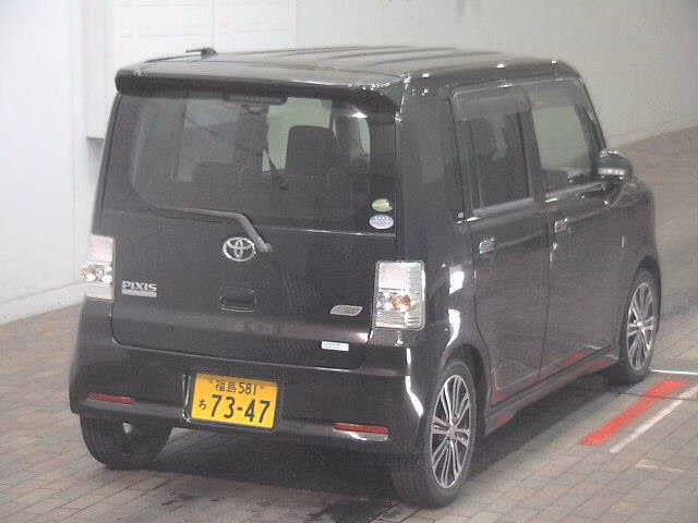 TOYOTA PIXIS SPACE