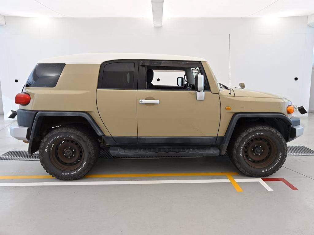 TOYOTA FJ CRUISER