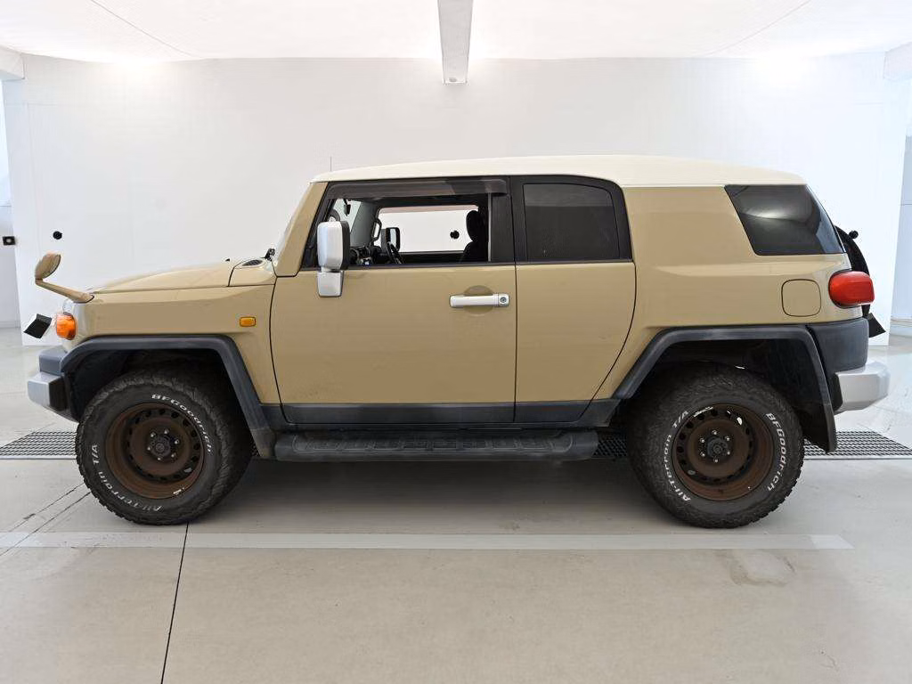 TOYOTA FJ CRUISER