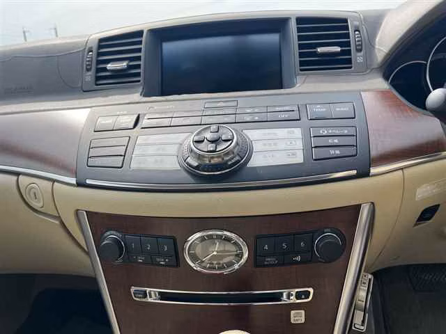NISSAN FUGA