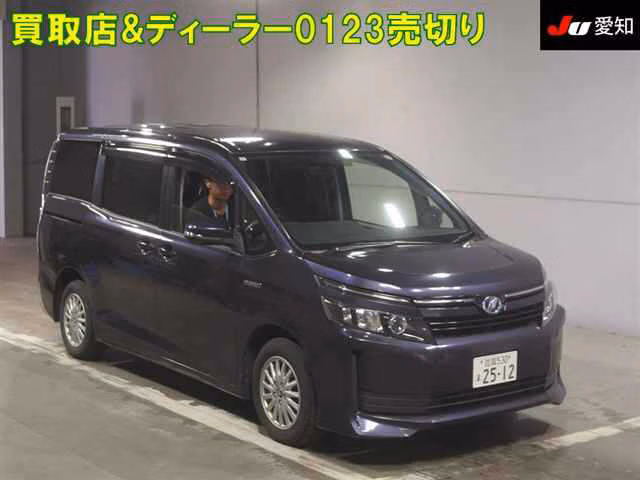 TOYOTA VOXY
