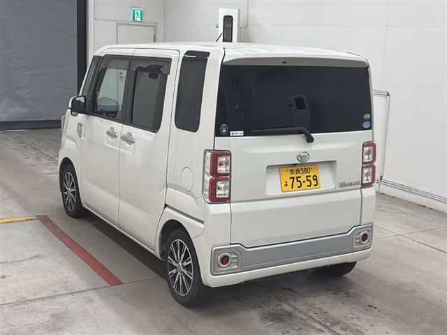 DAIHATSU WAKE