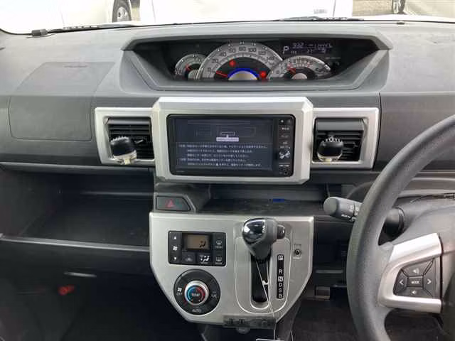 DAIHATSU WAKE