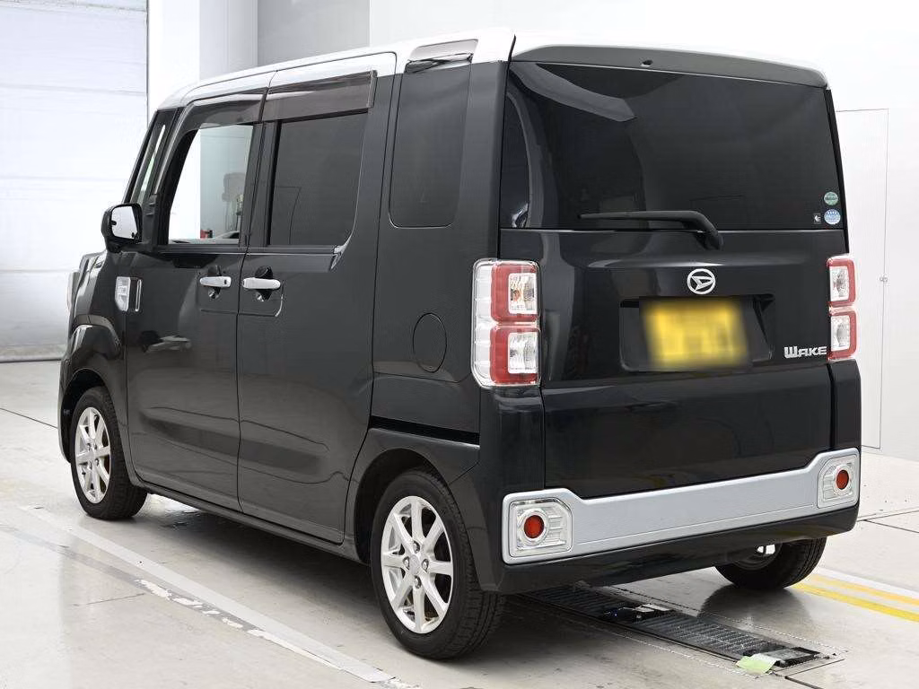 DAIHATSU WAKE