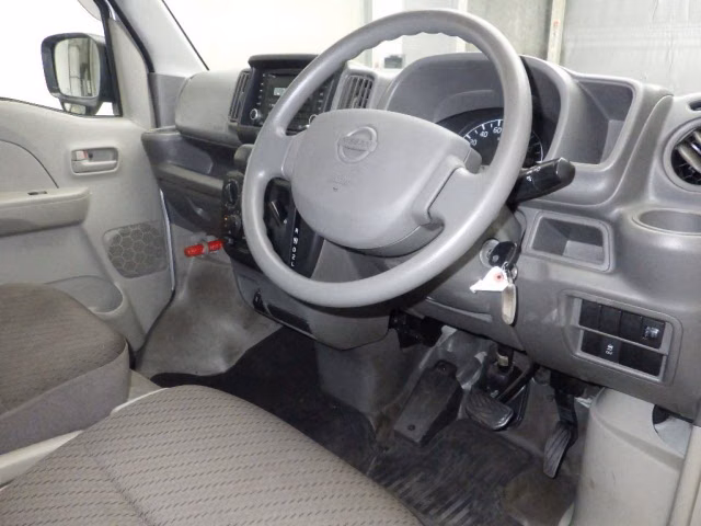NISSAN NV100 CLIPPER
