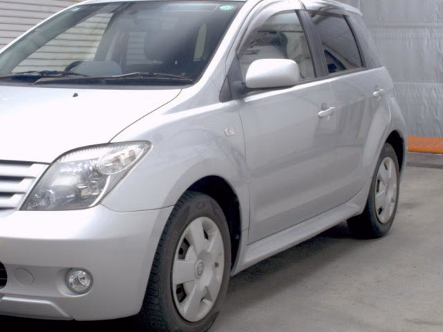 TOYOTA IST