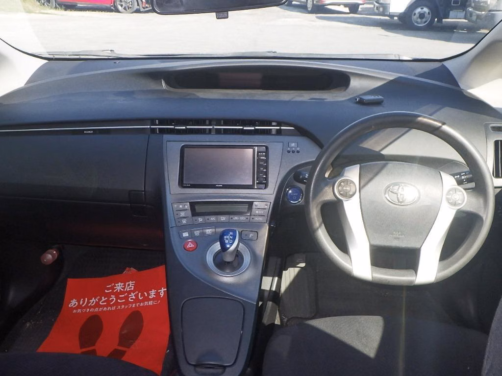 TOYOTA PRIUS