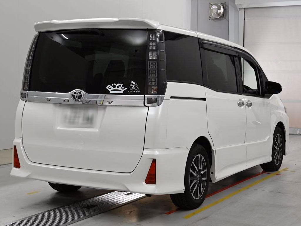 TOYOTA VOXY