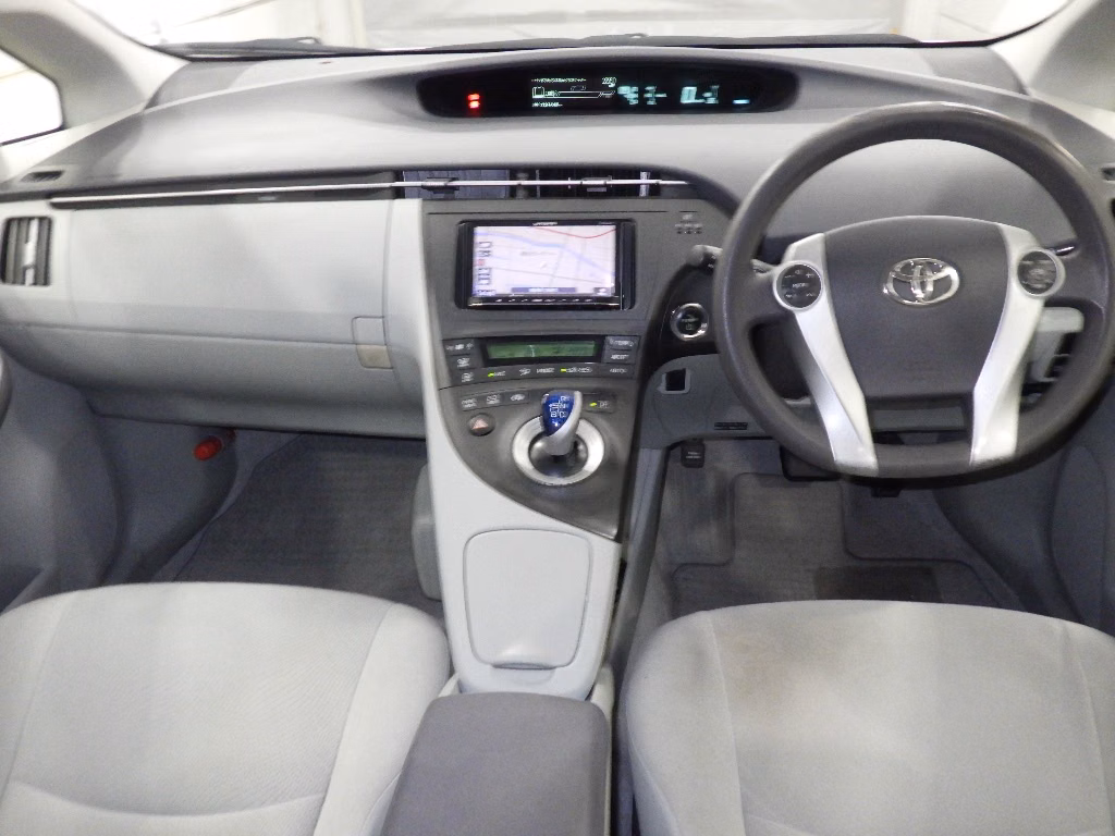 TOYOTA PRIUS