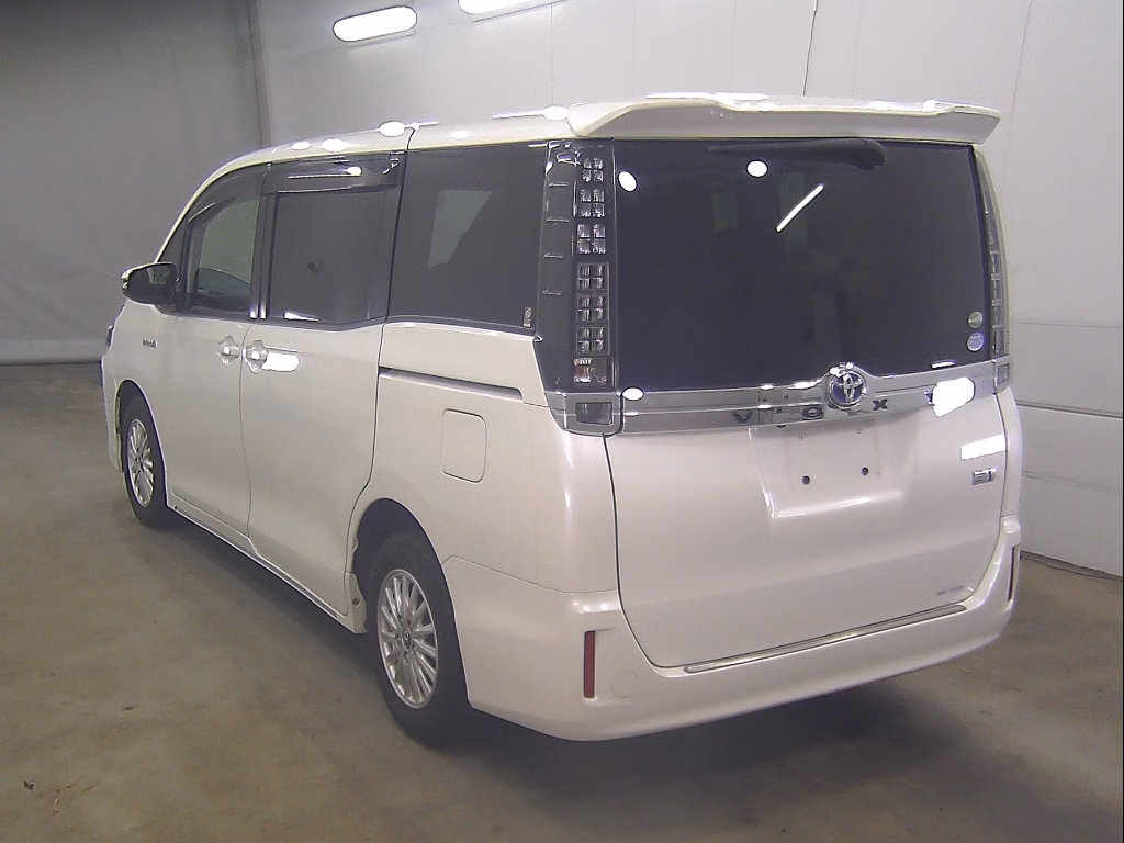 TOYOTA VOXY