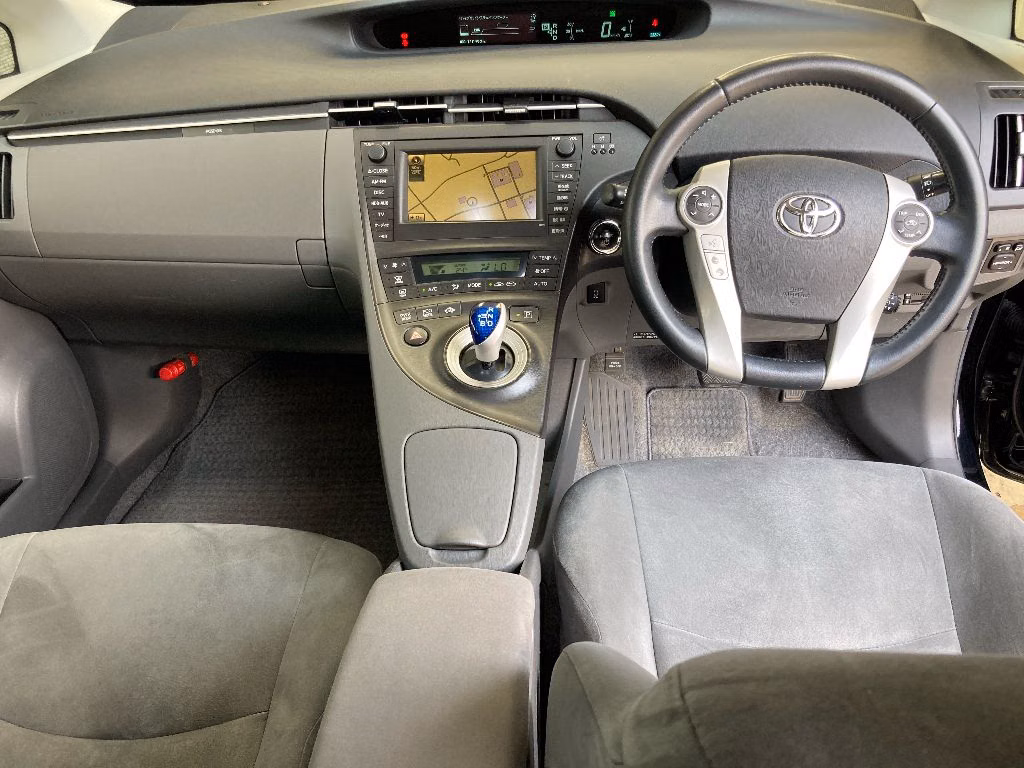 TOYOTA PRIUS