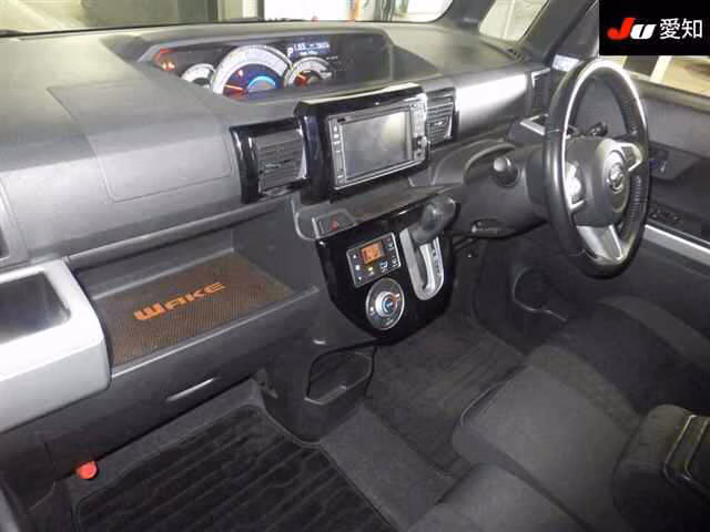 DAIHATSU WAKE