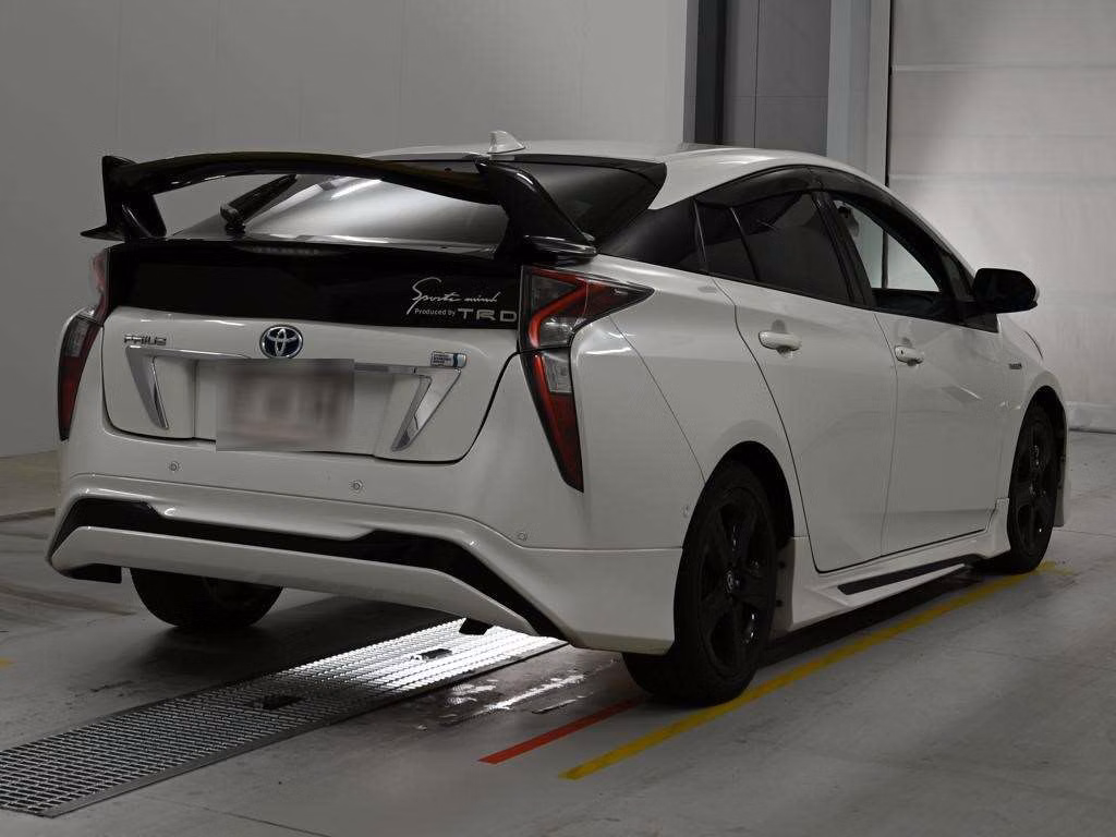 TOYOTA PRIUS
