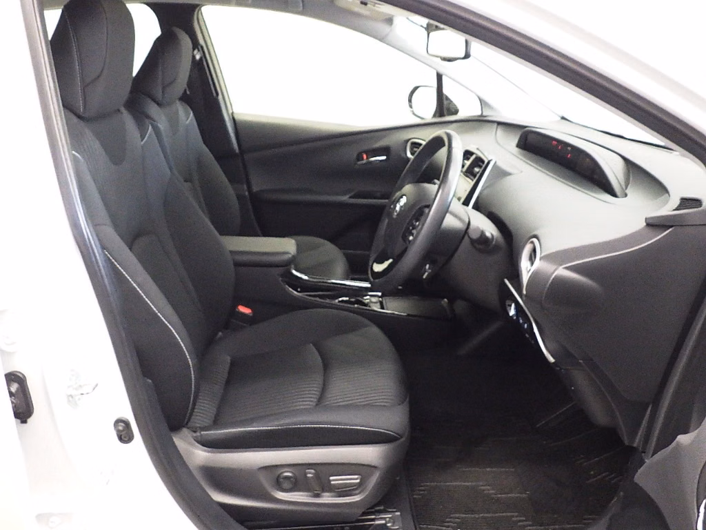 TOYOTA PRIUS PHV