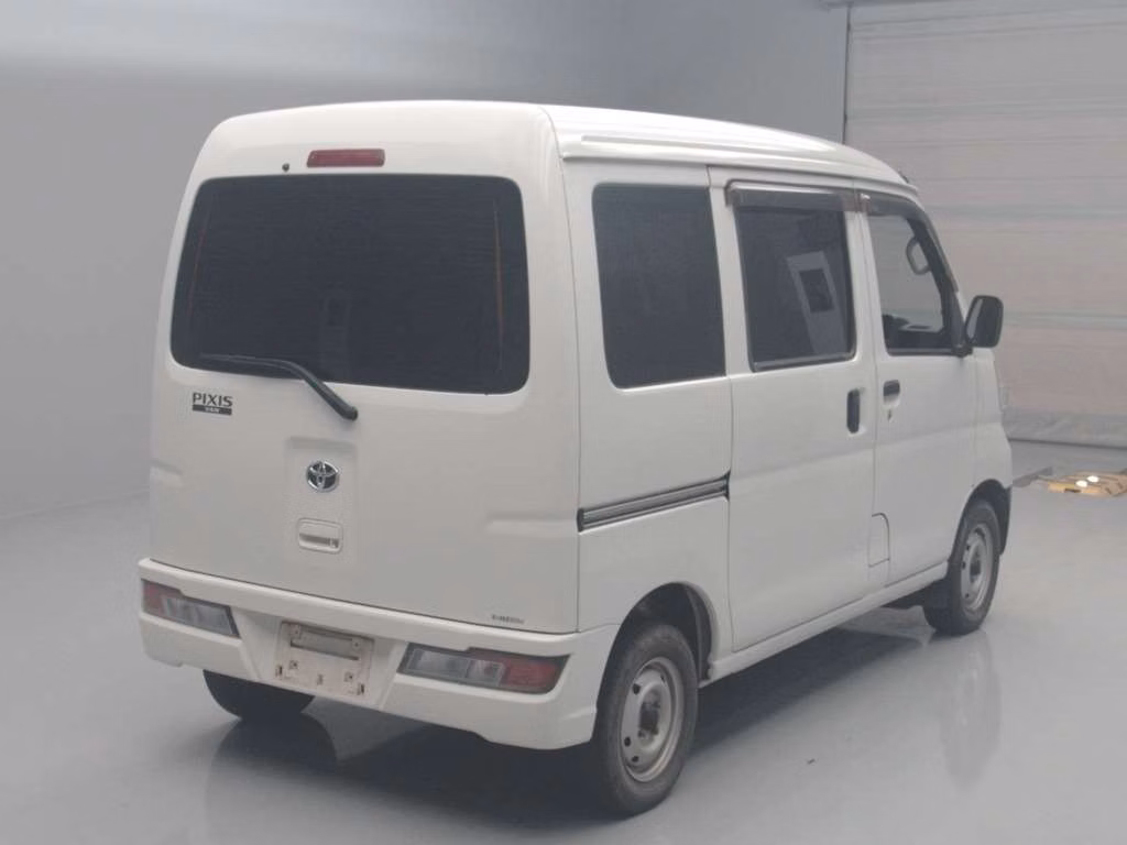 TOYOTA PIXIS VAN
