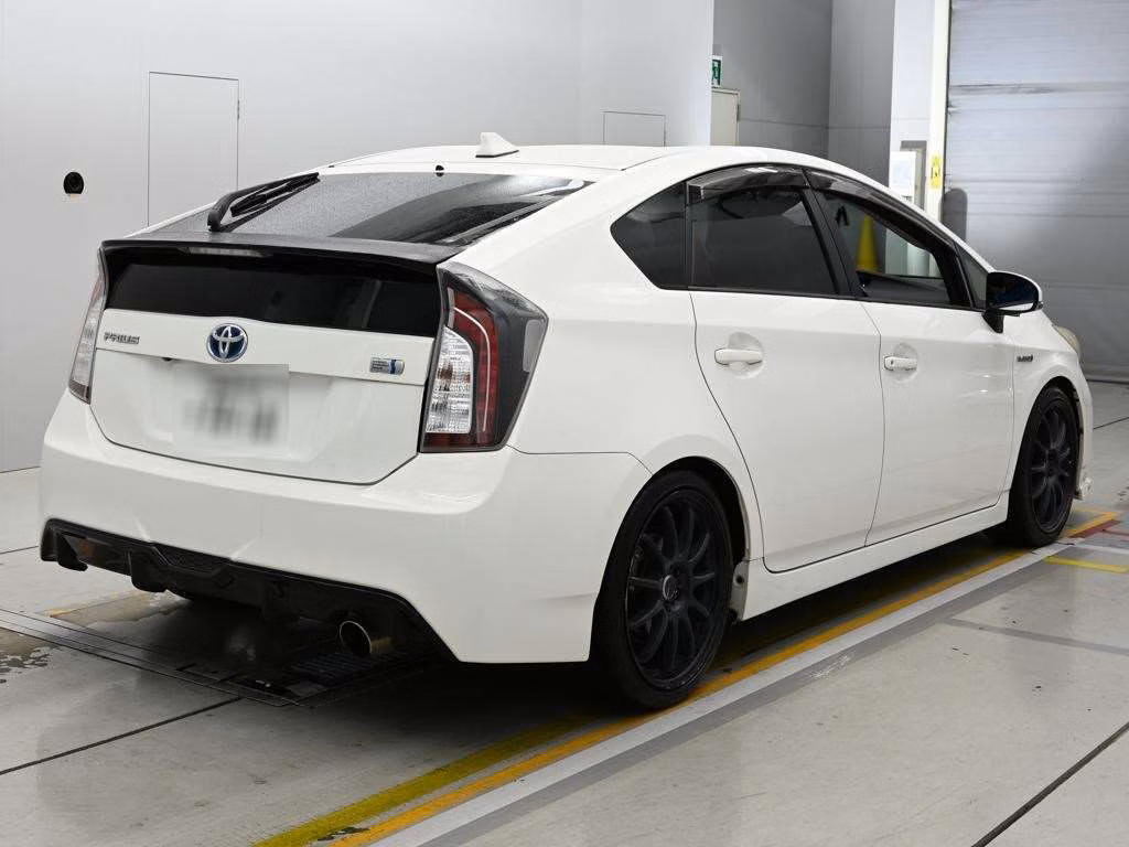 TOYOTA PRIUS
