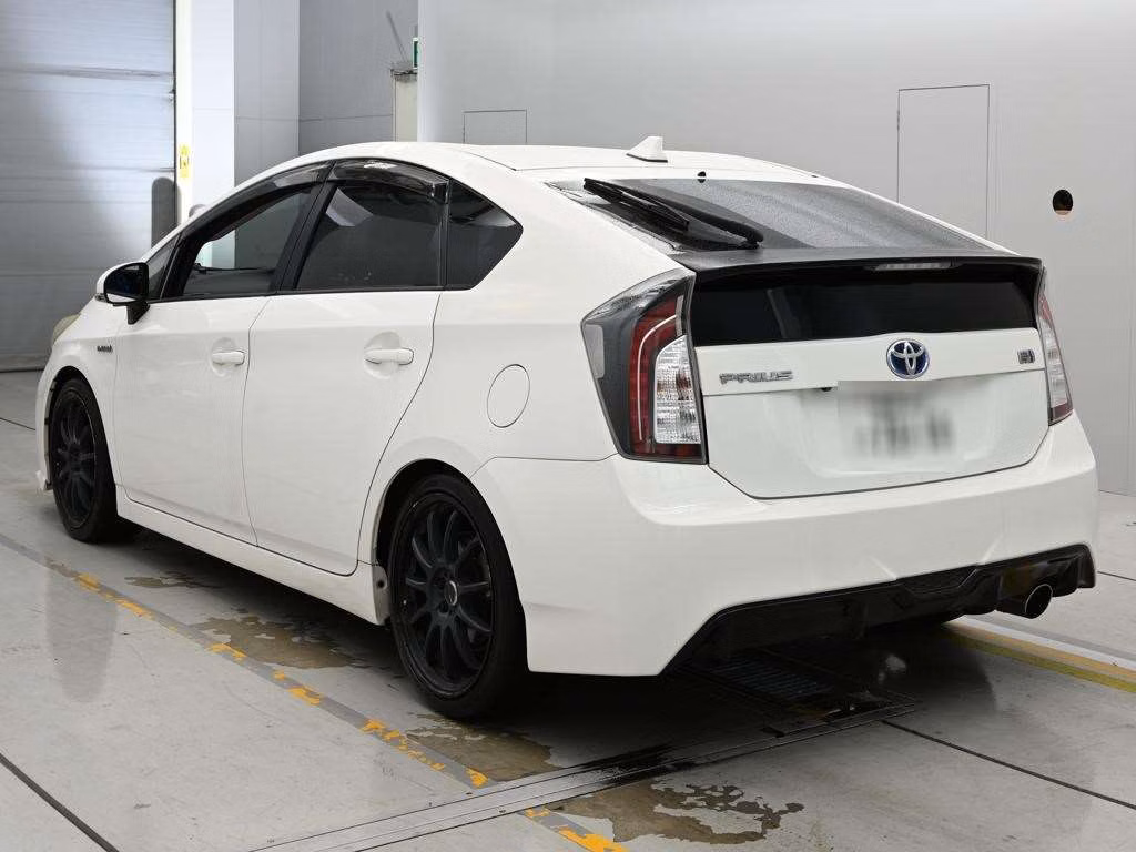 TOYOTA PRIUS
