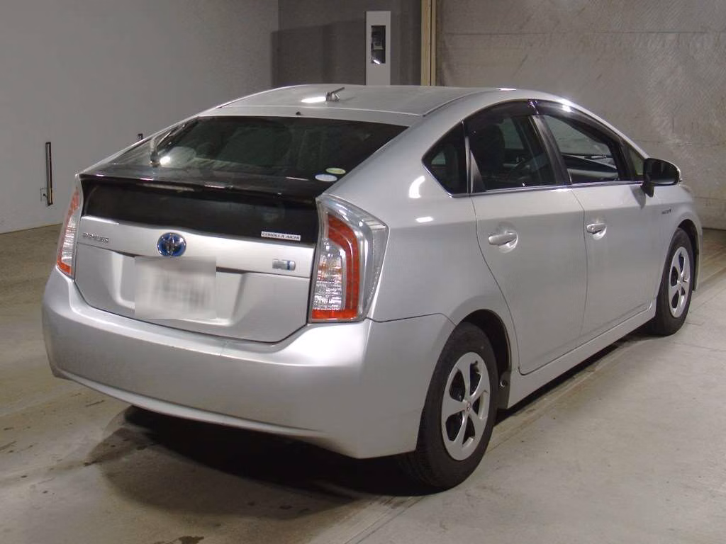 TOYOTA PRIUS