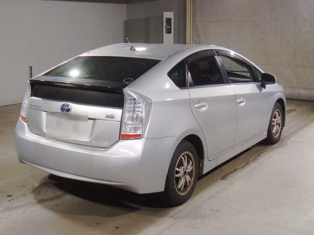 TOYOTA PRIUS
