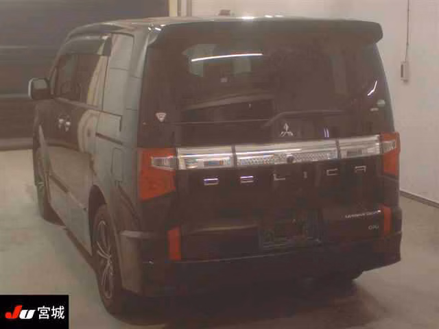 MITSUBISHI DELICA D:5