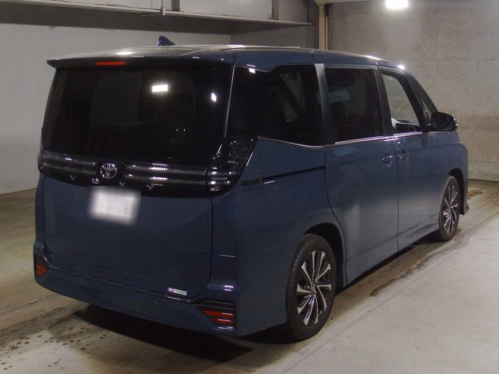 TOYOTA VOXY