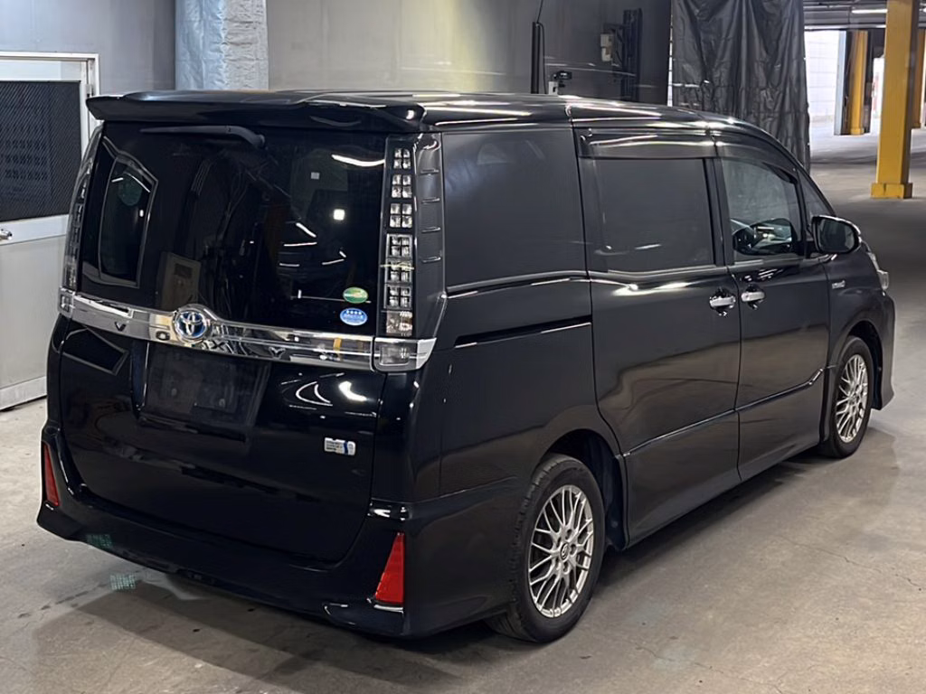 TOYOTA VOXY