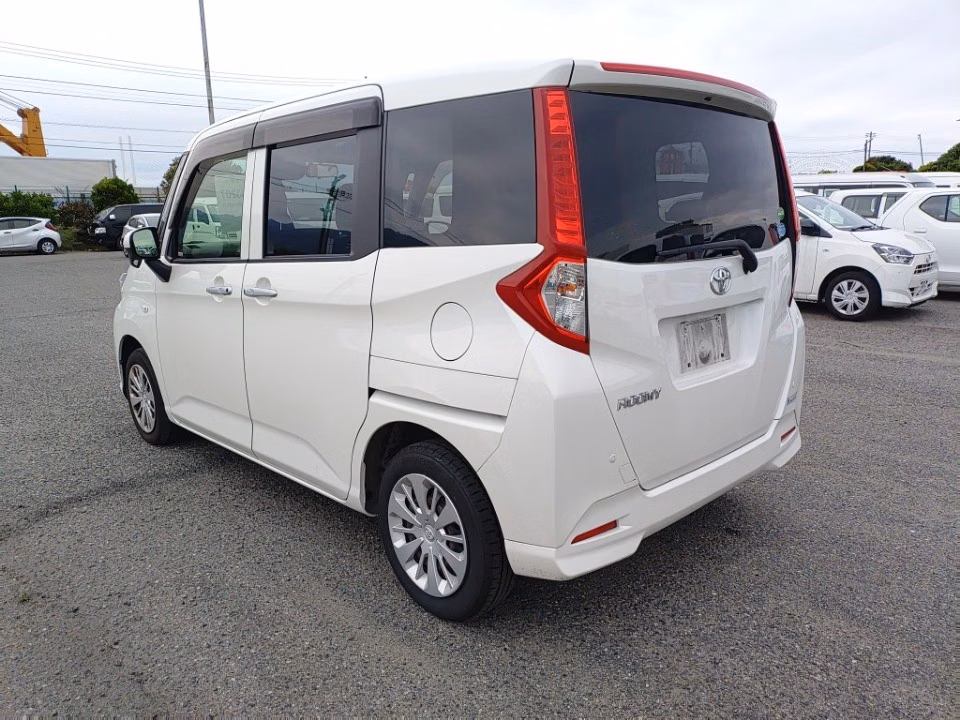 TOYOTA ROOMY