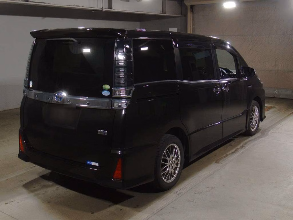 TOYOTA VOXY