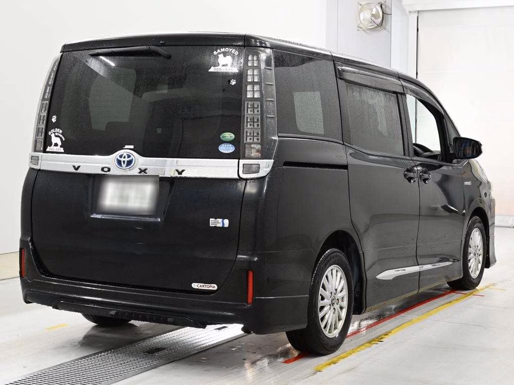 TOYOTA VOXY