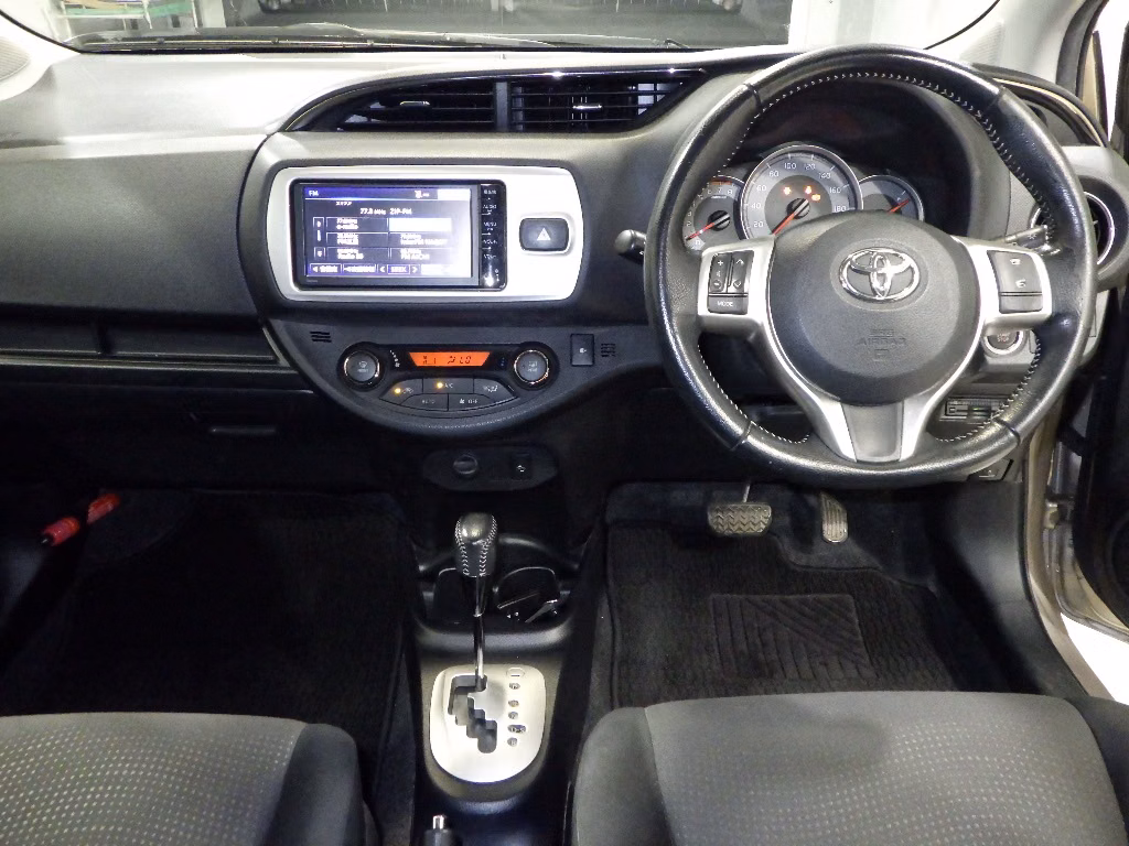 TOYOTA VITZ