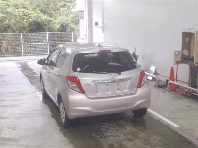 TOYOTA VITZ