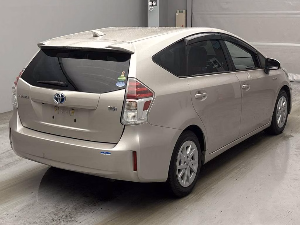 TOYOTA PRIUS ALPHA