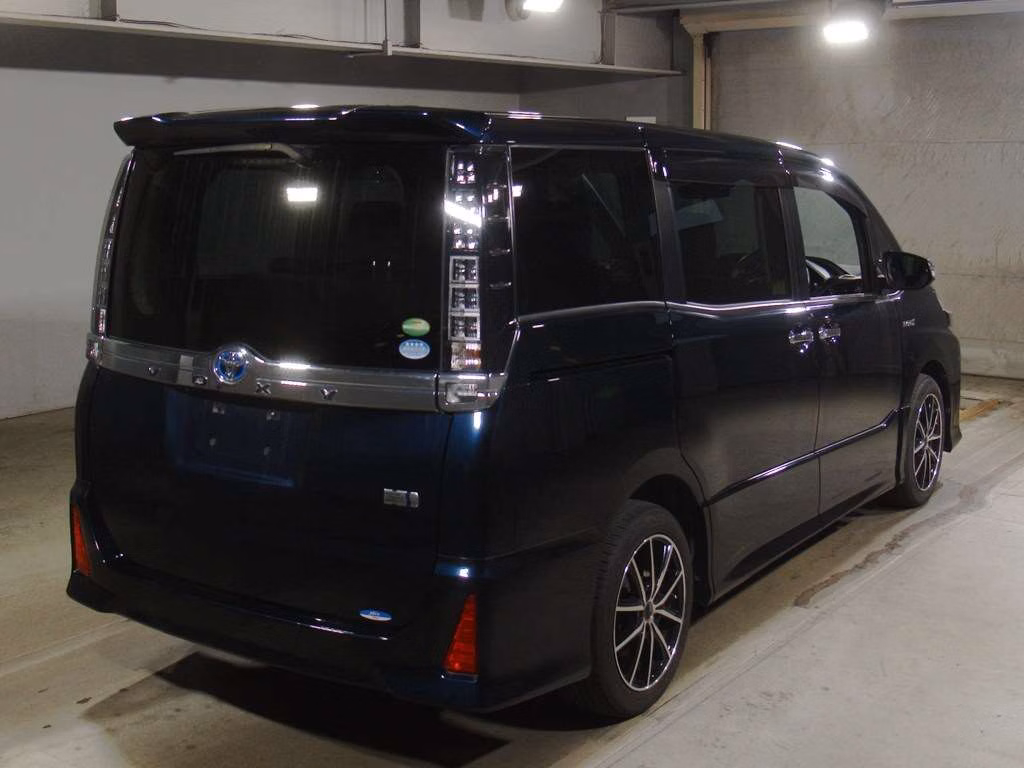 TOYOTA VOXY
