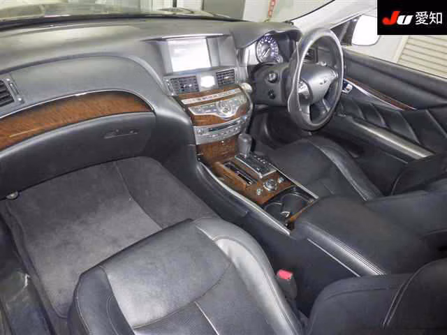 NISSAN FUGA