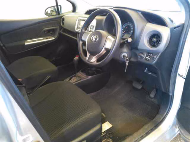 TOYOTA VITZ
