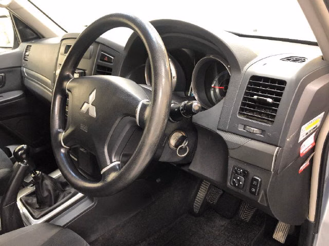 MITSUBISHI PAJERO