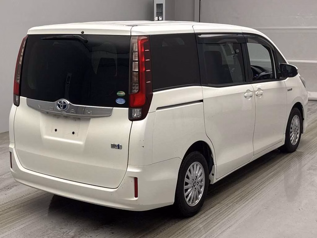 TOYOTA NOAH