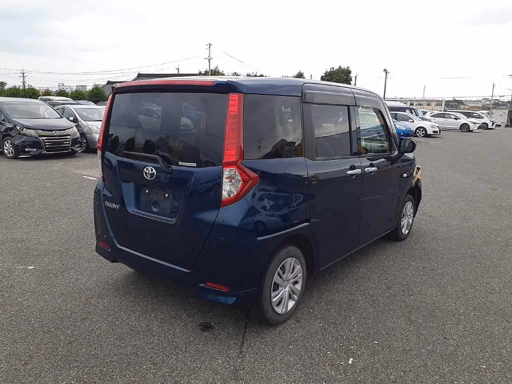 TOYOTA ROOMY