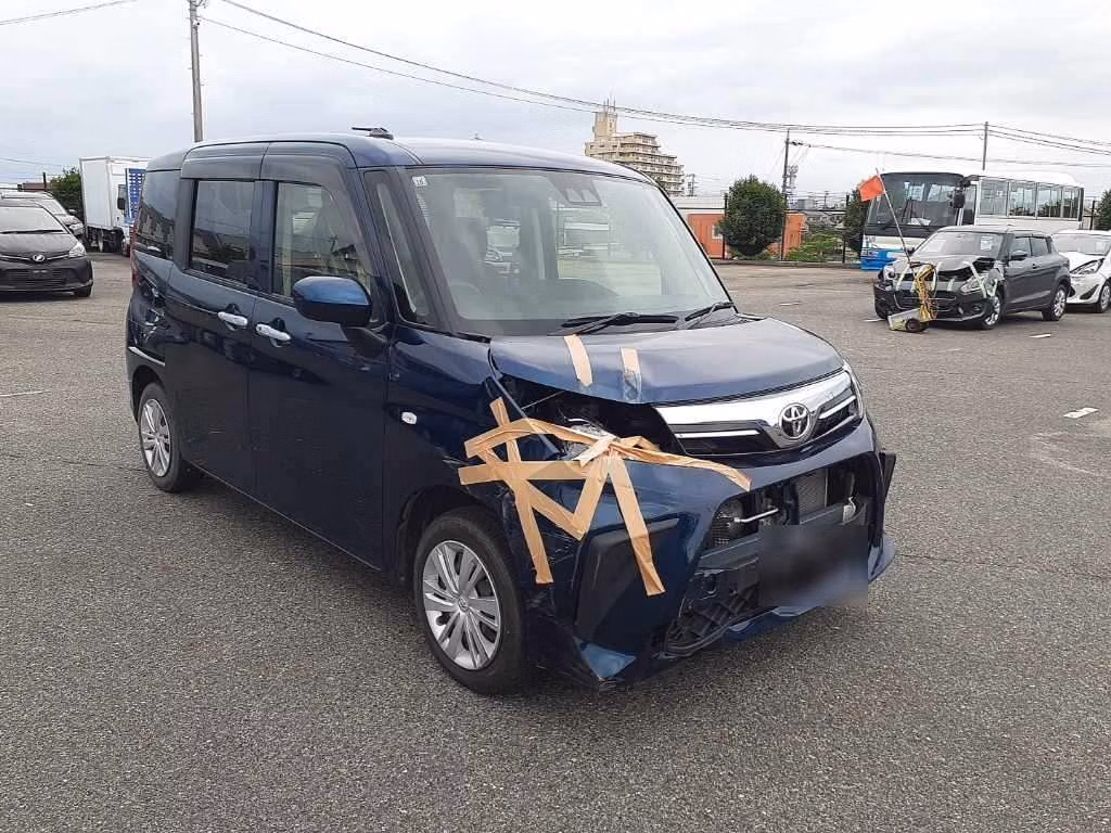 TOYOTA ROOMY