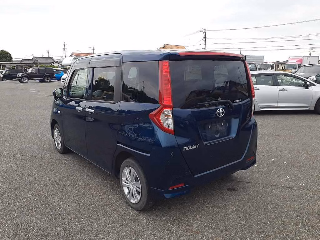 TOYOTA ROOMY