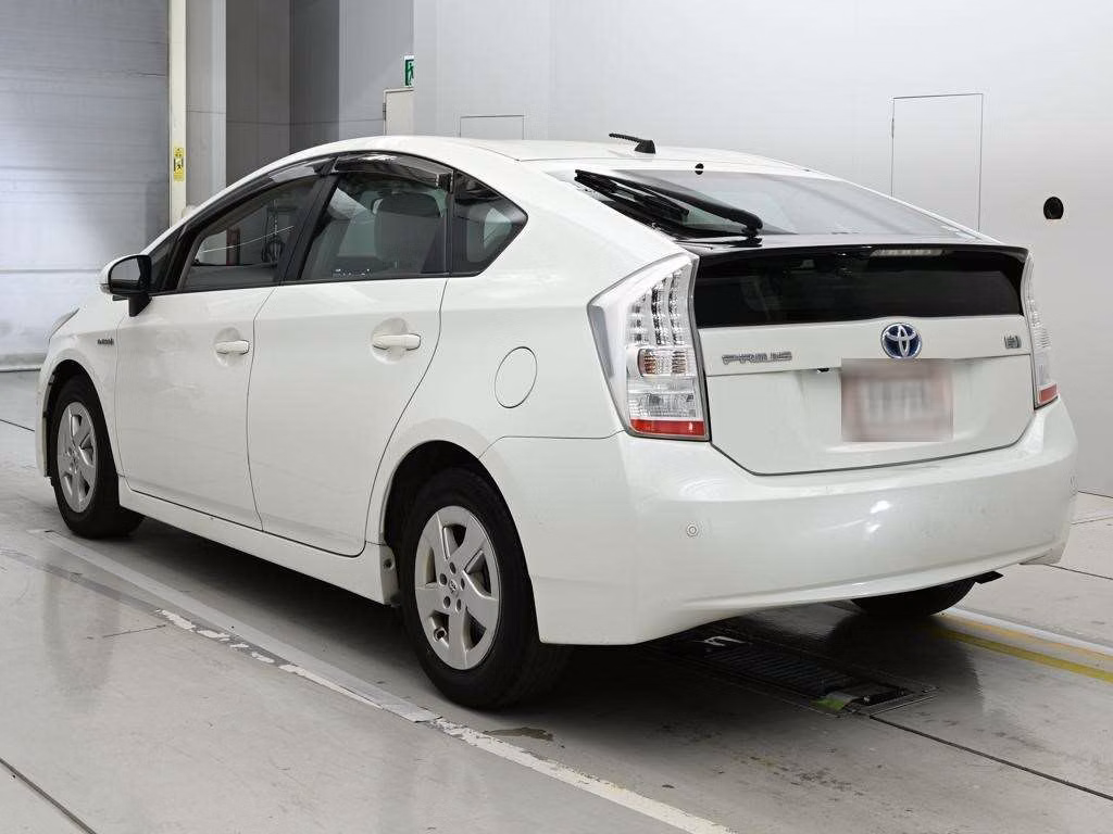TOYOTA PRIUS