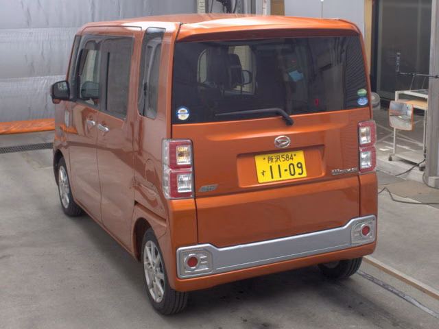 DAIHATSU WAKE